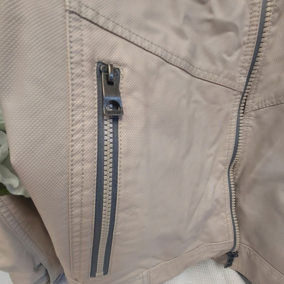 Guess NWT Medium White Smoke Textured Zipper Jacket 4 front zippered pockets - Picture 7 of 11